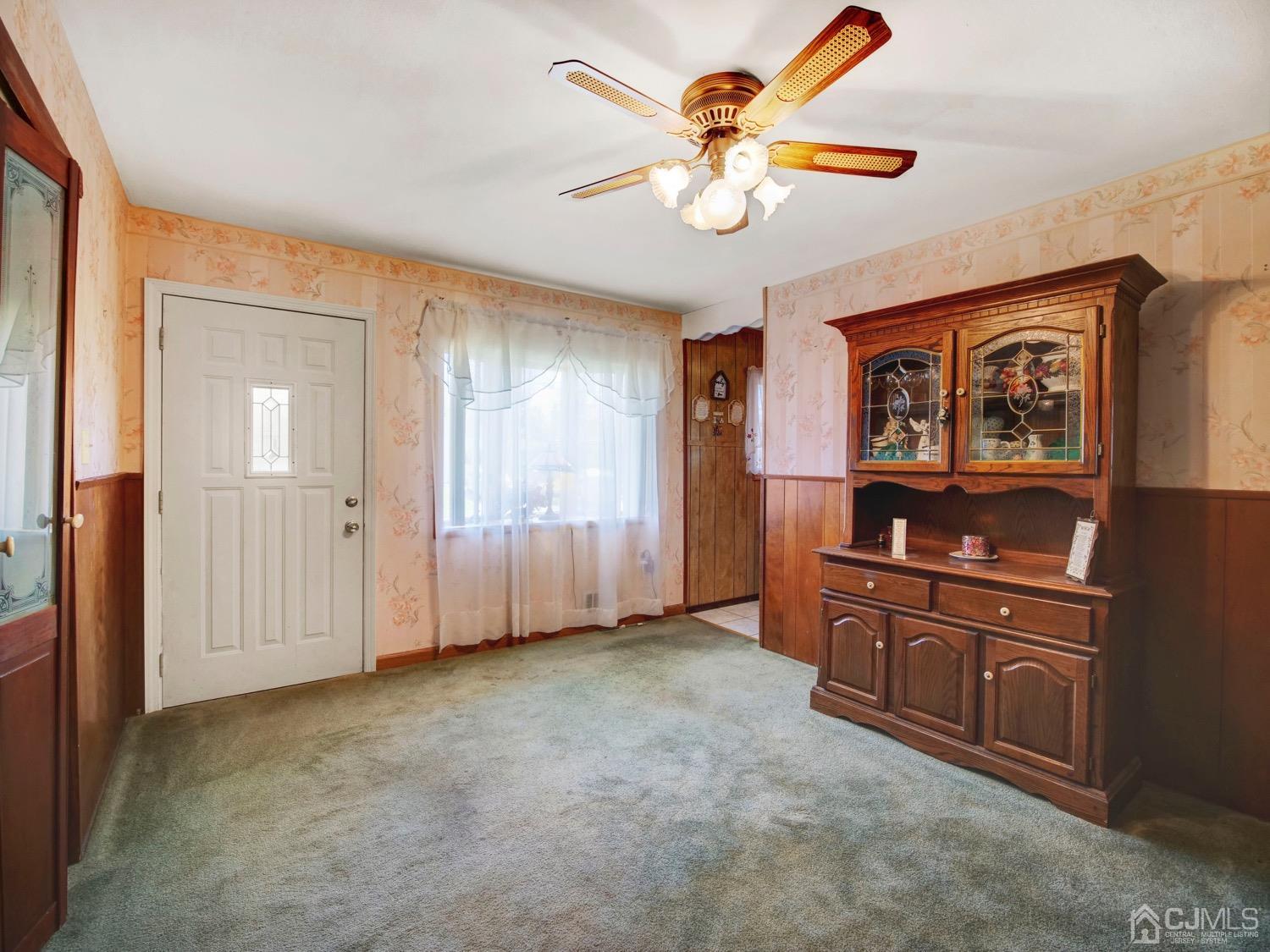 19 Purdue Road Old Bridge, NJ 08859 - Photo 7 of 21 a view of a livingroom with a workspace