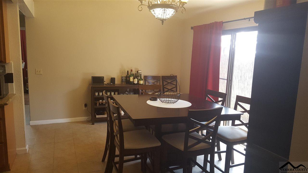 11040 Hillcrest Road, Unit 11040 HIRSCHFELD WAY RAN Rancho Cordova, CA 95670 - Photo 6 of 37