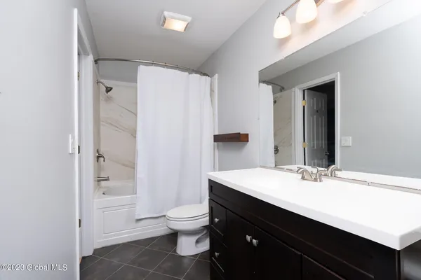 $2,200 | 416 Greenhill Court, Guilderland, NY 12203