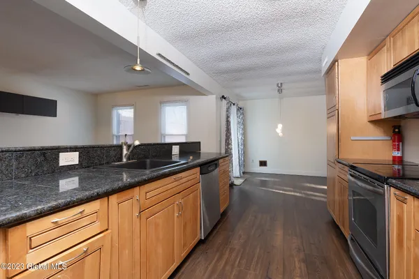 $2,200 | 416 Greenhill Court, Guilderland, NY 12203