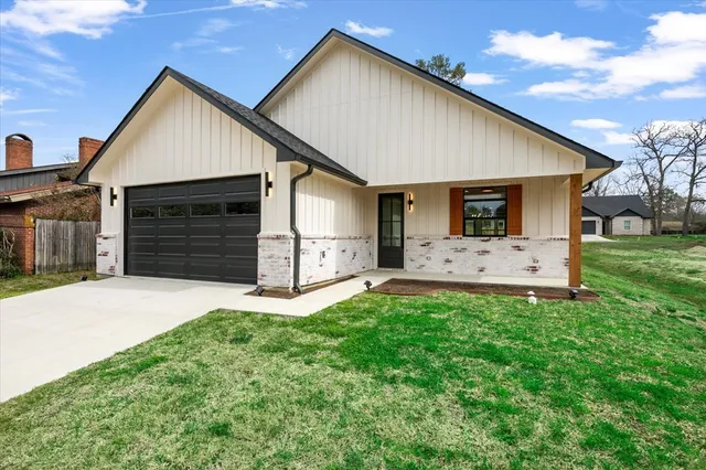 a front view of house with yard