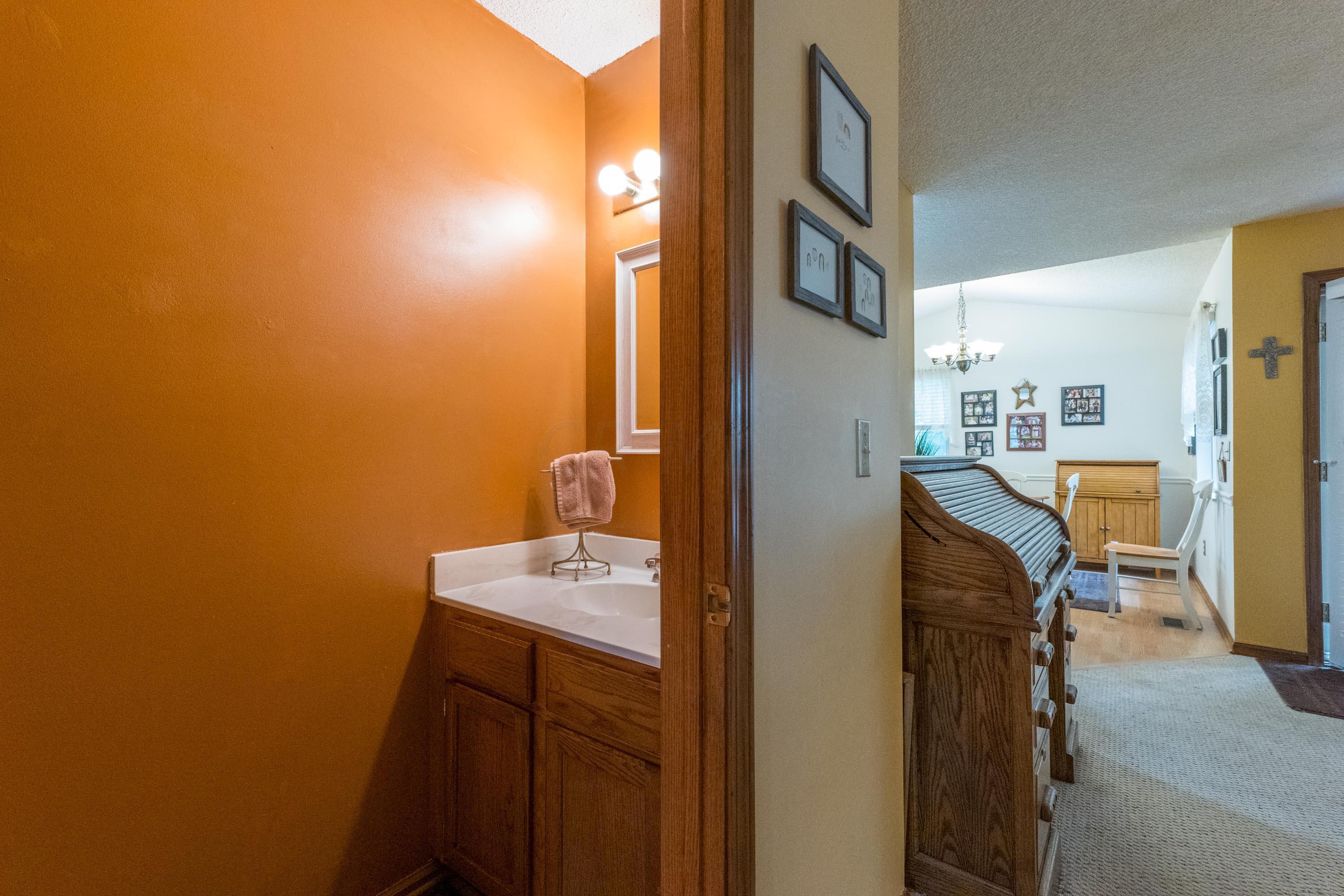 664 Ridenour Road Columbus, OH 43230 - Photo 60 of 77 057P1703886