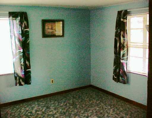 2705 Middletown Road Ingram, PA 15205 - Photo 5 of 7 Gallery Image 5