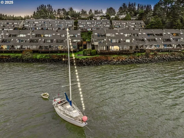 $228,000 | 1000 Southeast Bay Blvd. Boulevard, Unit 140, Newport, OR 97365