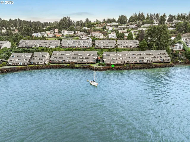 $228,000 | 1000 Southeast Bay Blvd. Boulevard, Unit 140, Newport, OR 97365