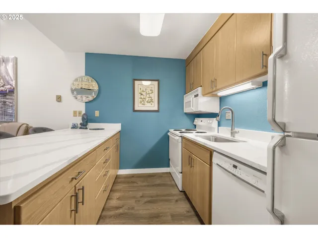 $228,000 | 1000 Southeast Bay Blvd. Boulevard, Unit 140, Newport, OR 97365