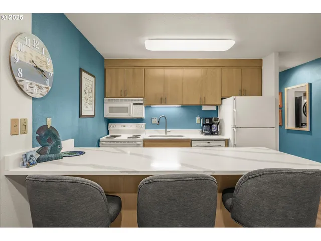 $228,000 | 1000 Southeast Bay Blvd. Boulevard, Unit 140, Newport, OR 97365