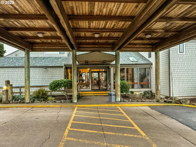 $228,000 | 1000 Southeast Bay Blvd. Boulevard, Unit 140, Newport, OR 97365