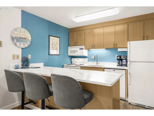 $228,000 | 1000 Southeast Bay Blvd. Boulevard, Unit 140, Newport, OR 97365