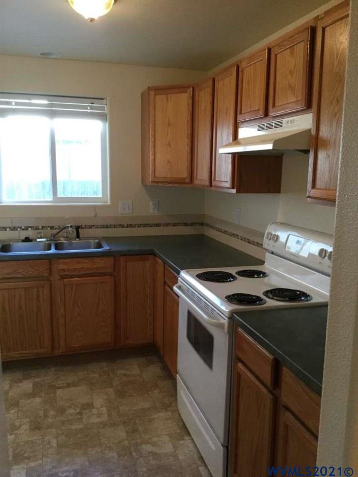 1054 Kees Street Lebanon, OR 97355 - Photo 5 of 9 Gallery Image 5