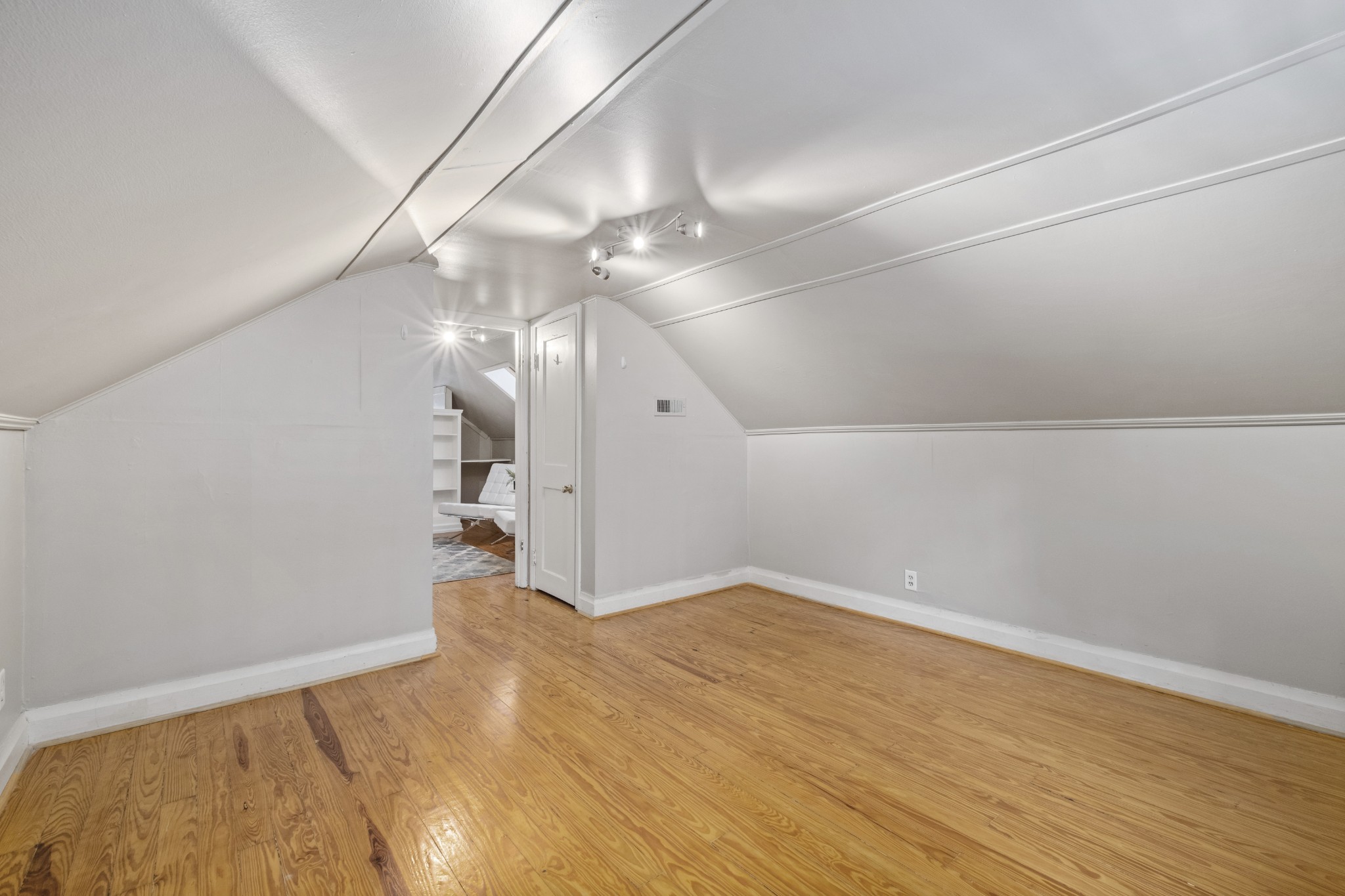 3910 Valley Road Nashville, TN 37205 - Photo 22 of 41 an empty room with wooden floor and windows