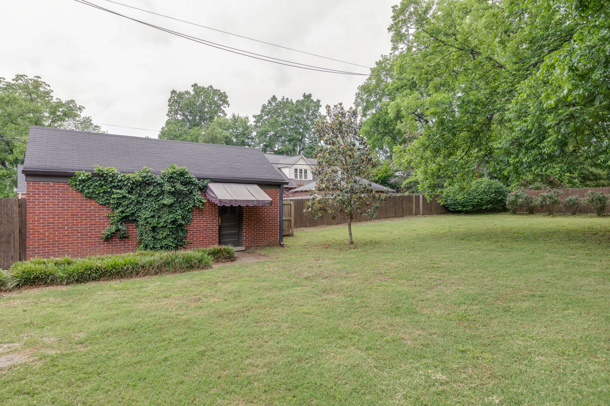 3910 Valley Road Nashville, TN 37205 - Photo 34 of 41 a backyard of a house with lots of green space
