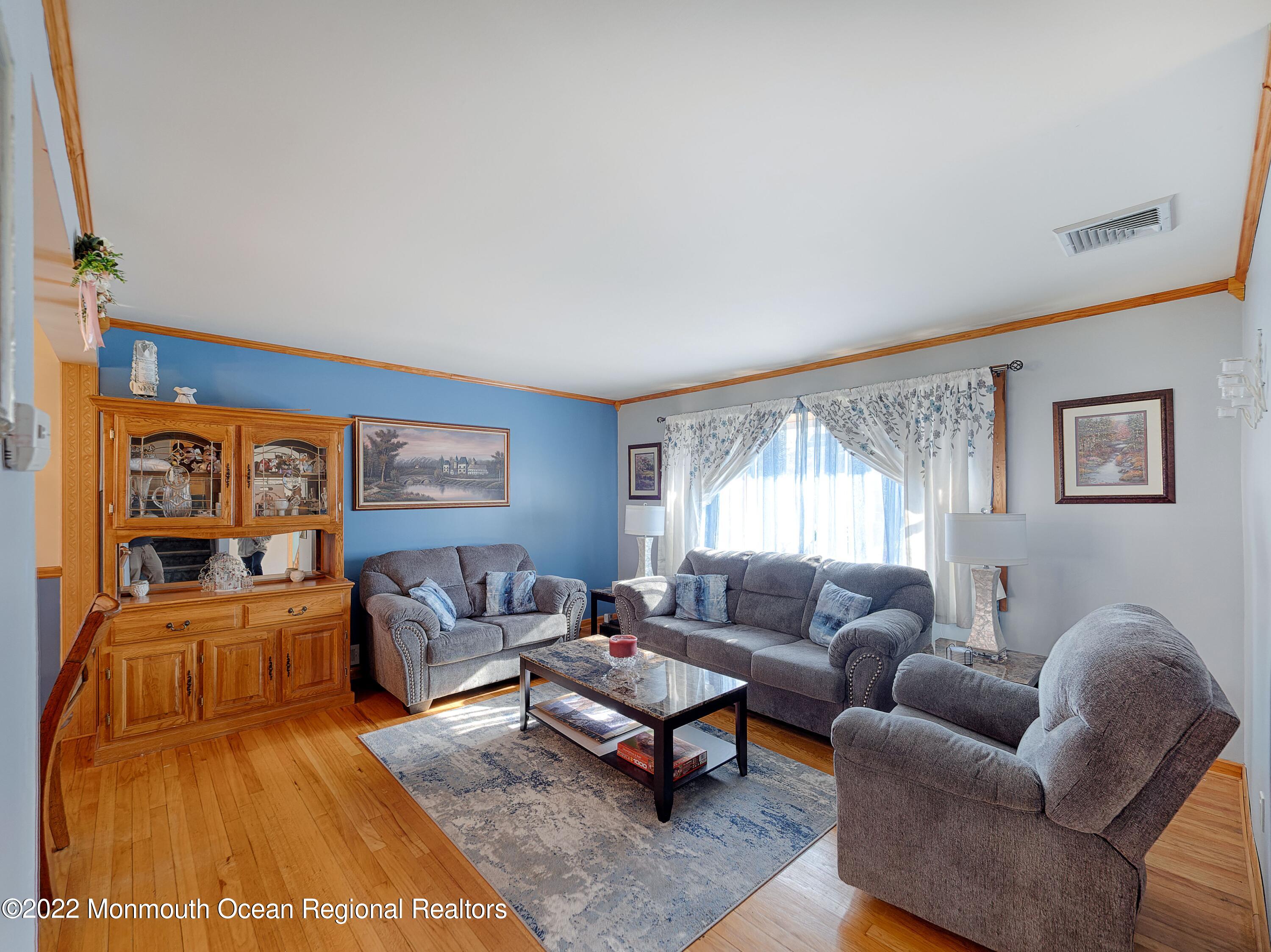13 Simpson Road Somerset, NJ 08873 - Photo 11 of 48 P4021246_HDR