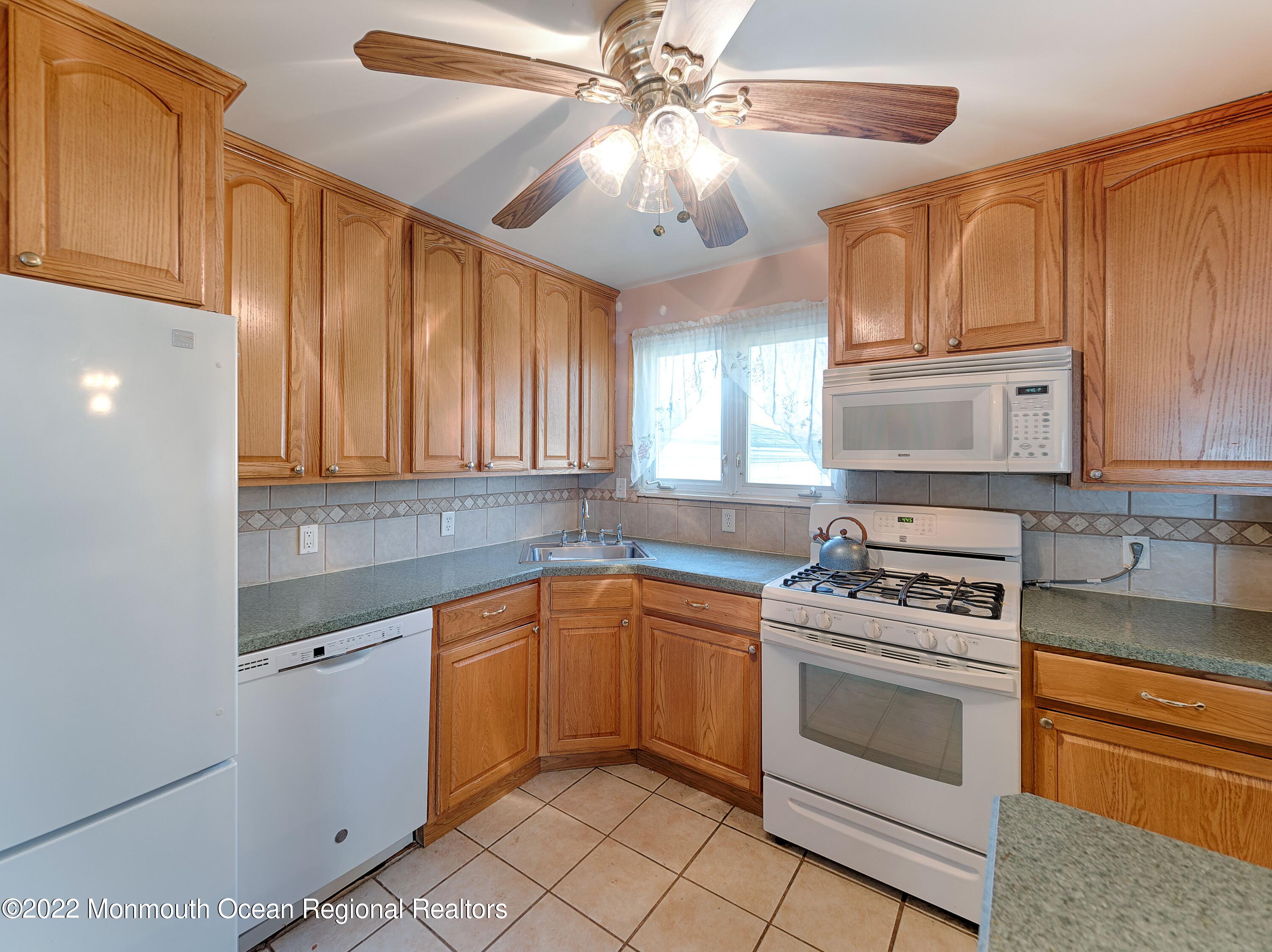 13 Simpson Road Somerset, NJ 08873 - Photo 16 of 48 P4021491_HDR
