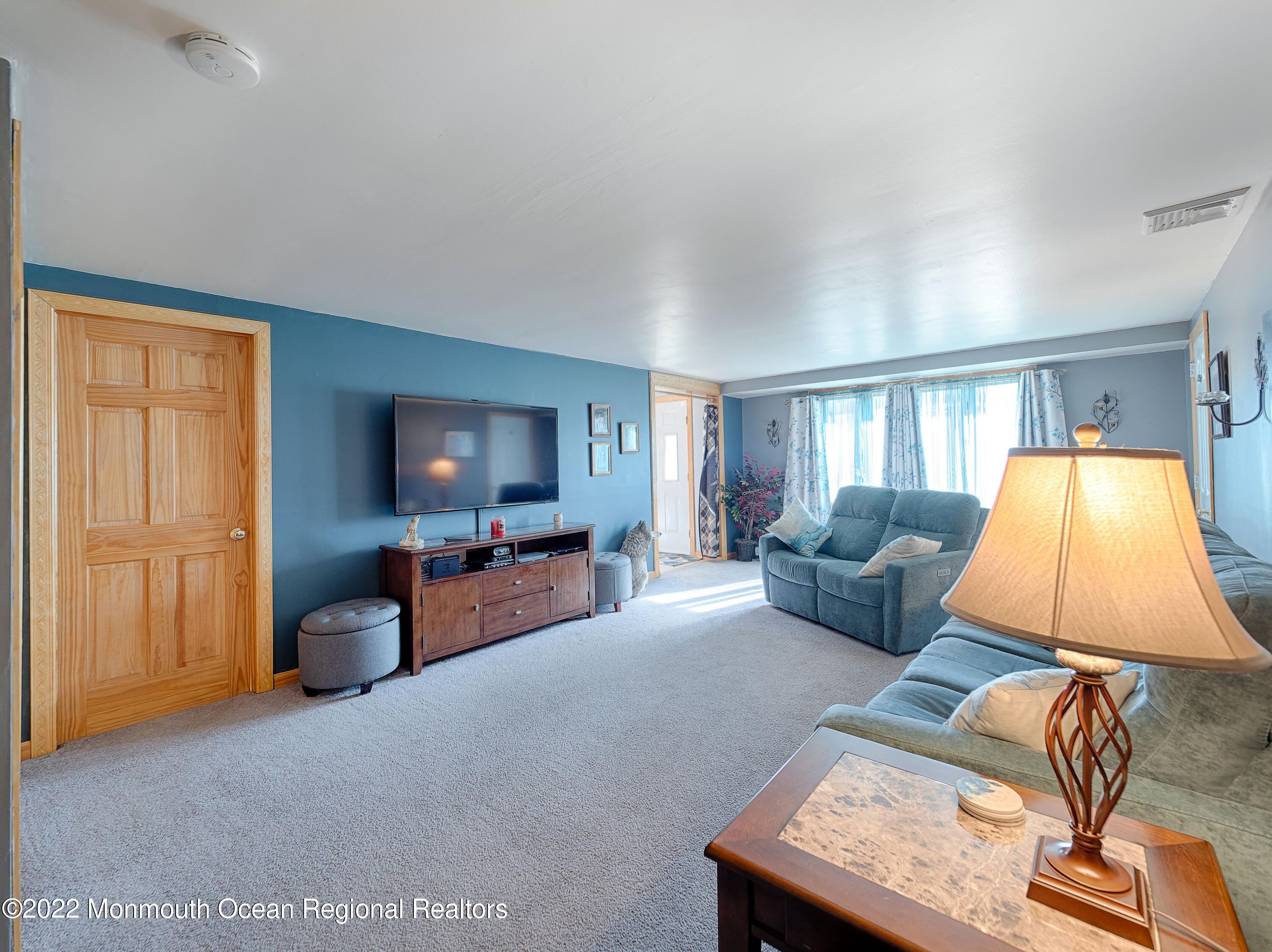 13 Simpson Road Somerset, NJ 08873 - Photo 9 of 48 P4021166_HDR