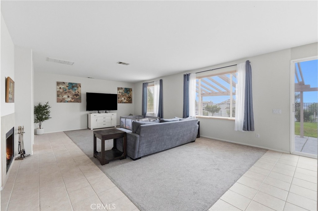 21389 Greyson Road Moreno Valley, CA 92557 - Photo 13 of 30 Looking into family room from kitchen, Lots of light & privacy with a View.