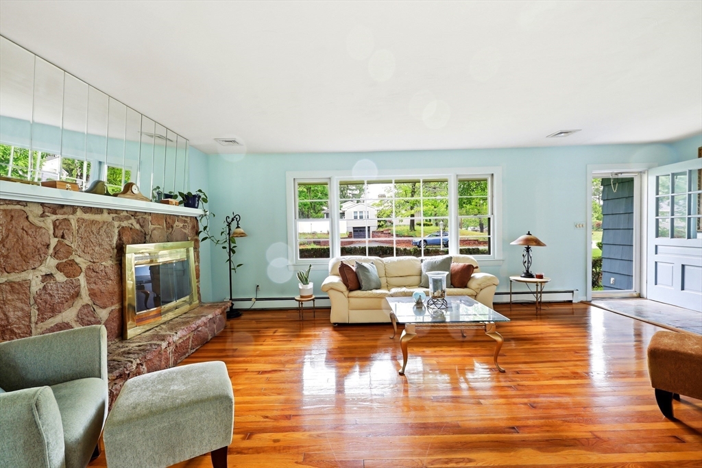 87 Squire Lane Springfield, MA 01118 - Photo 8 of 36 Gallery Image 8