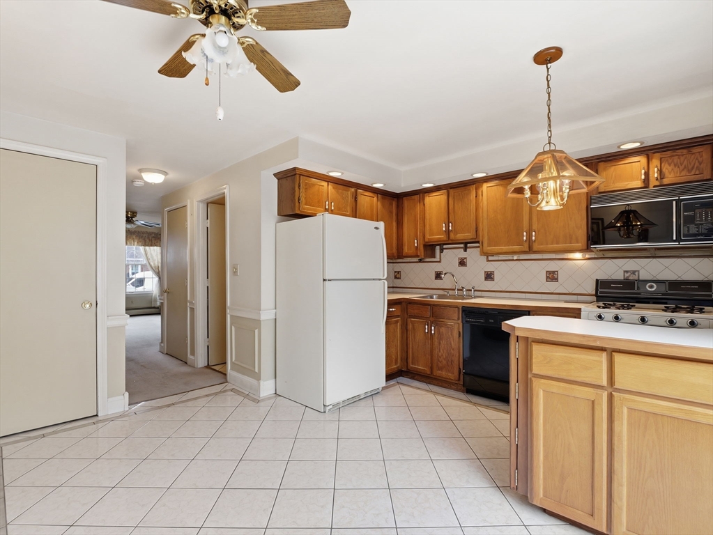 100 Roper Street, Unit D Lowell, MA 01852 - Photo 30 of 38