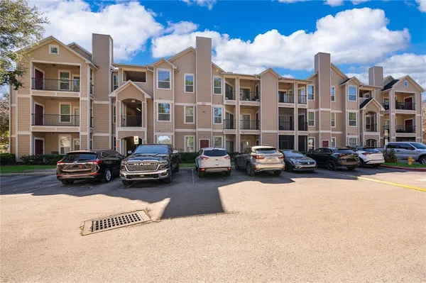 $155,000 | 2015 Erving Circle, Unit 201, Ocoee, FL 34761