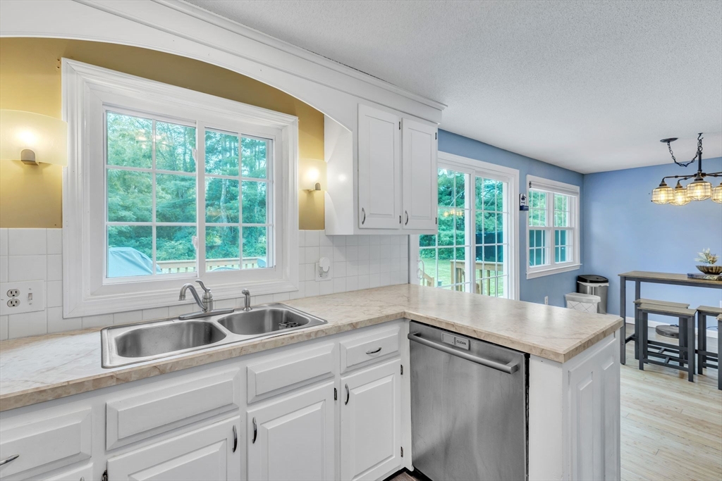 39 Bilton Road Somers, CT 06071 - Photo 8 of 38 Gallery Image 8