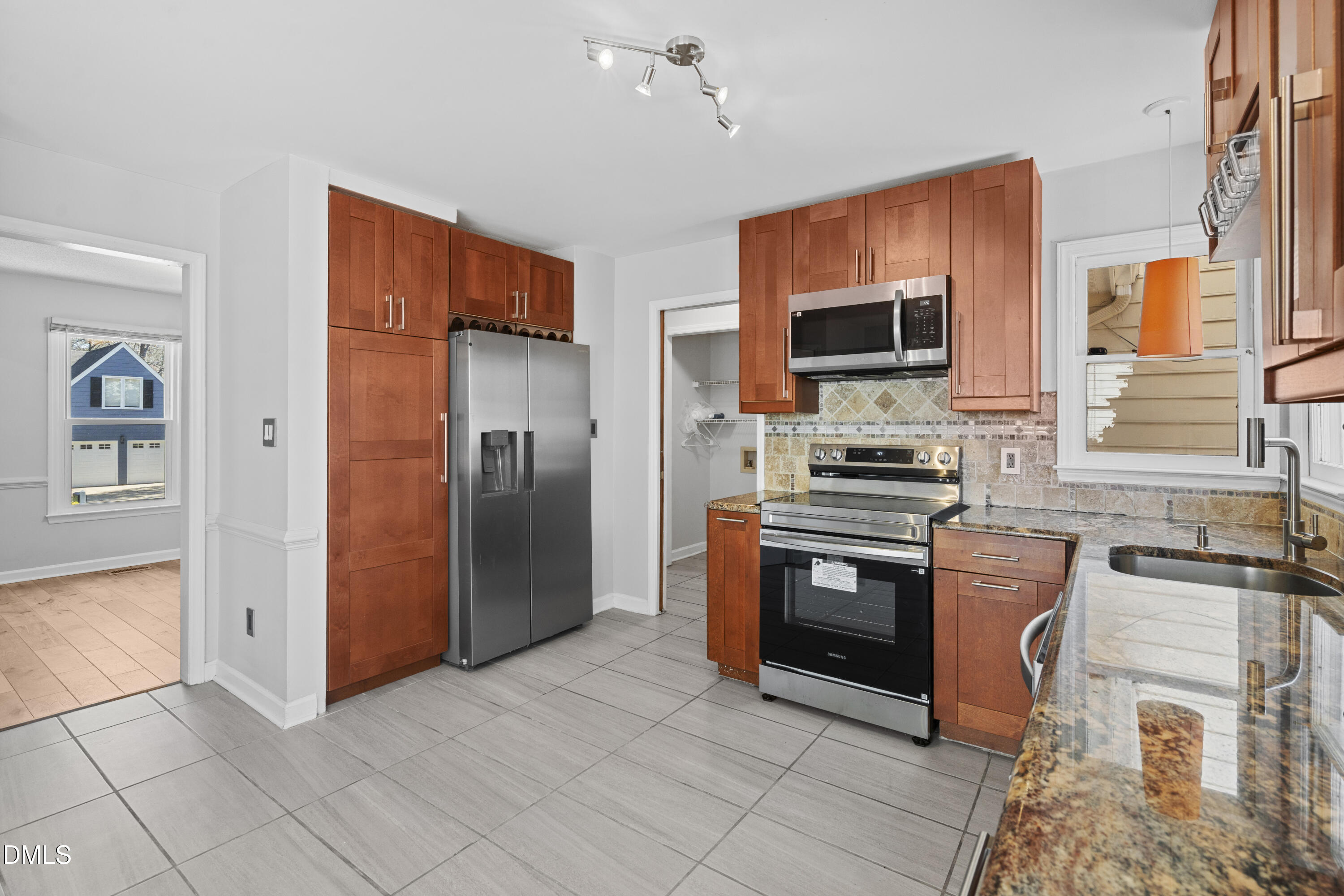 2713 Moorsfield Court Raleigh, NC 27604 - Photo 5 of 46 Amazing Kitchen
