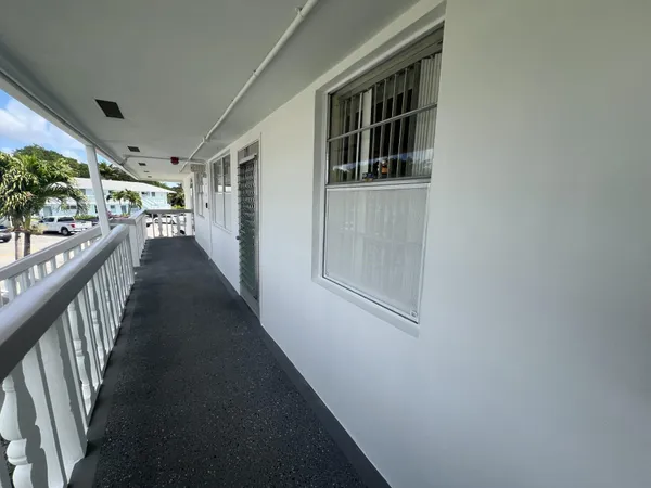 a view of a house with backyard and garden