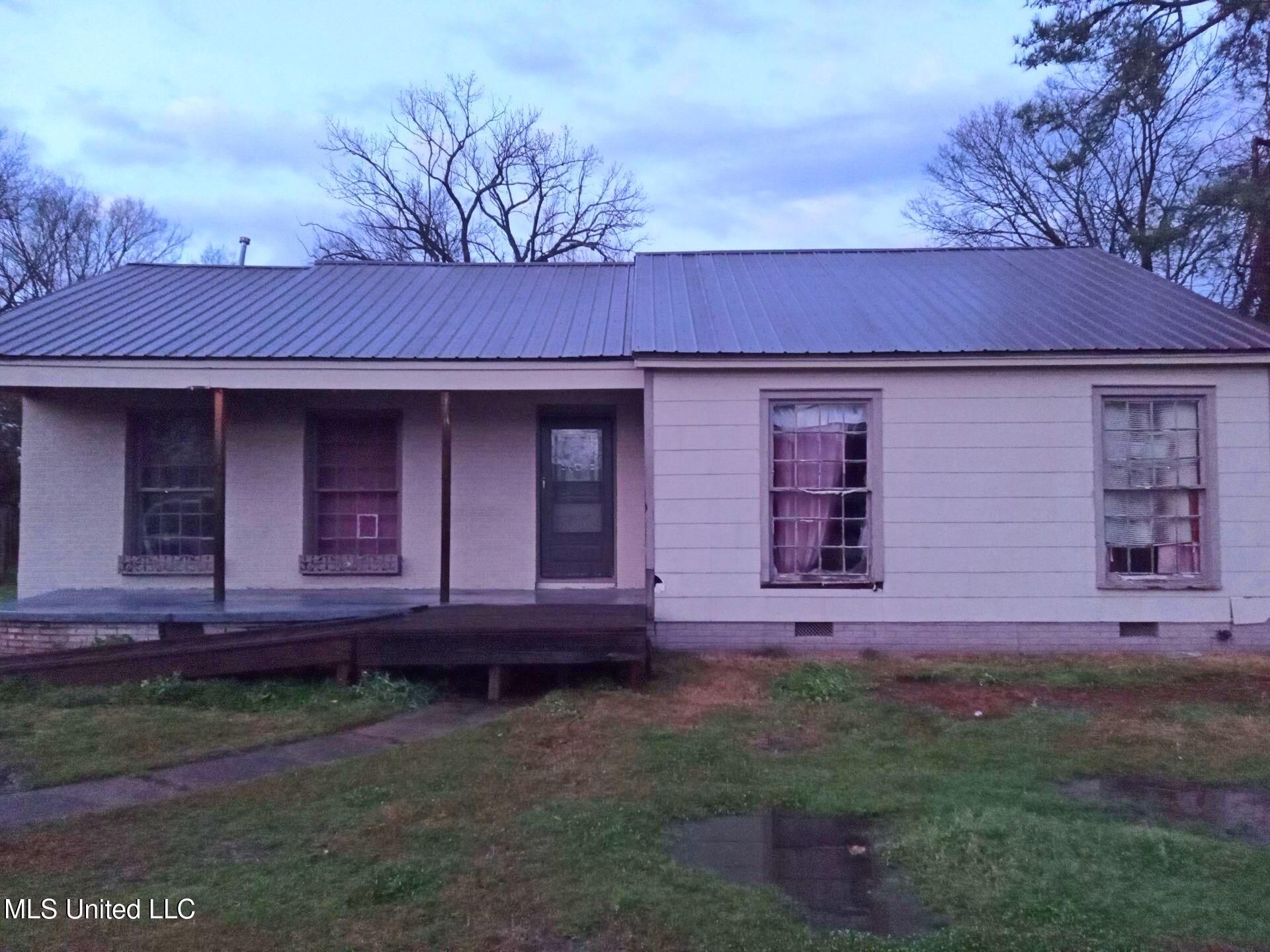 111 East Fifteenth Street Yazoo City, MS 39194 - Photo 1 of 12 77-Mar 04 2025 06_13pm-mmBN
