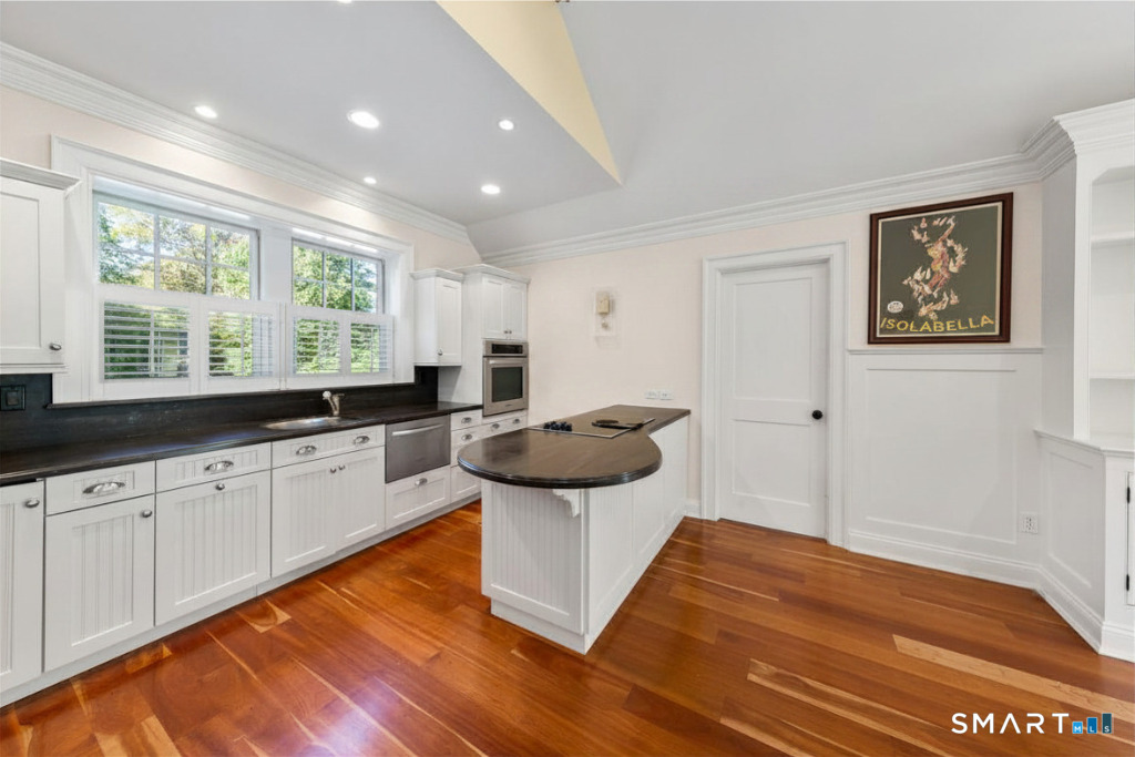 530 Flax Hill Road Norwalk, CT 06854 - Photo 2 of 13