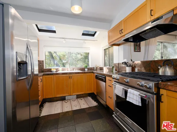 $1,475,000 | 1256 North Topanga Canyon Boulevard, Topanga, CA 90290