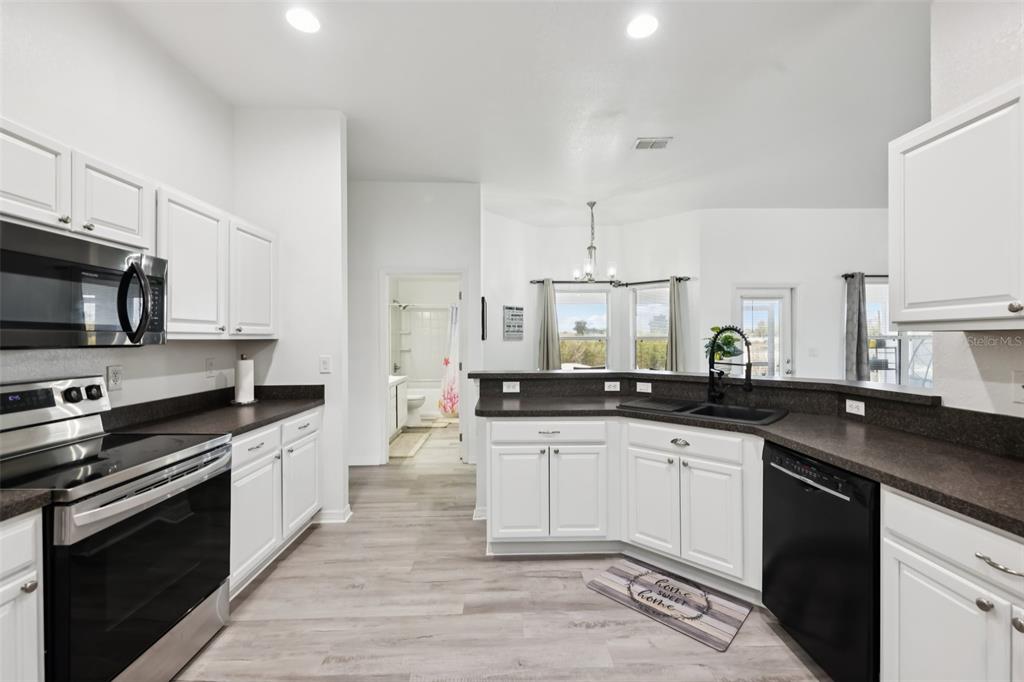 5891 Southwest 98th Place Ocala, FL 34476 - Photo 3 of 39