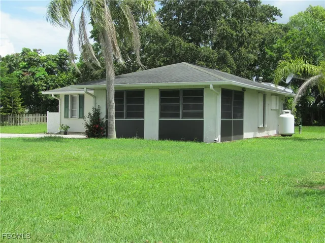 $1,500 | 1411 Caywood Circle South, Lehigh Acres, FL 33936