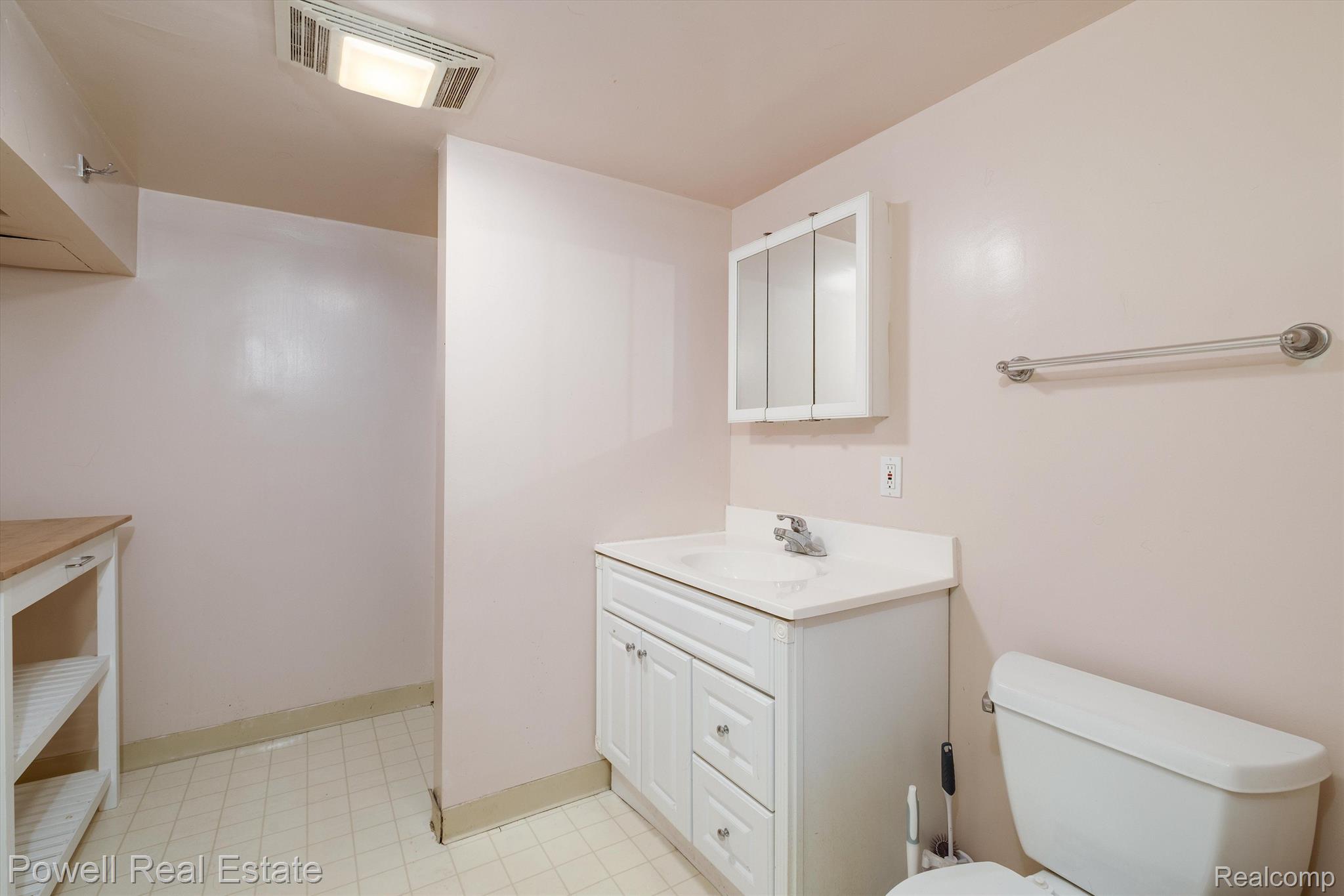 12327 East 11 Mile Road Warren, MI 48093 - Photo 25 of 34 Gallery Image 25