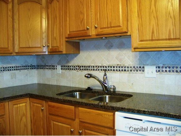 215 Huntington Road Chatham, IL 62629 - Photo 7 of 19 Gallery Image 7