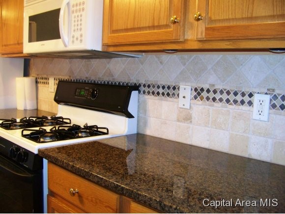 215 Huntington Road Chatham, IL 62629 - Photo 8 of 19 Gallery Image 8