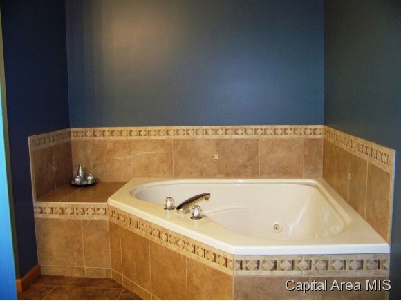 215 Huntington Road Chatham, IL 62629 - Photo 10 of 19 Gallery Image 10