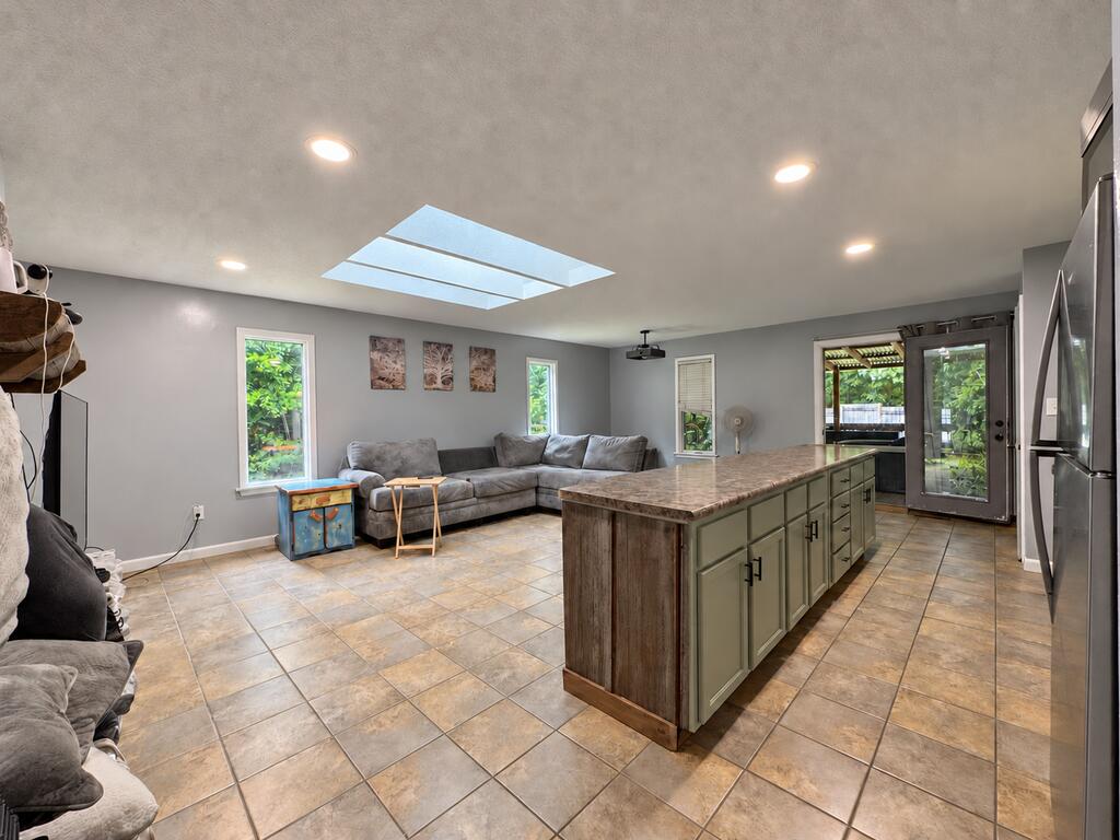 221 Rimview Drive Beckley, WV 25801 - Photo 6 of 18 Gallery Image 6