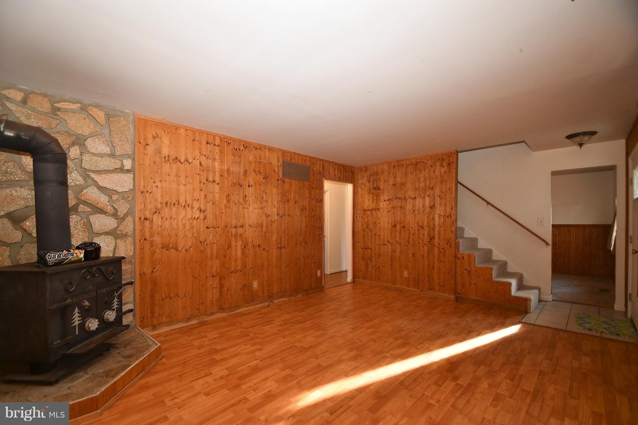 3101 Lynch Road Baltimore, MD 21219 - Photo 5 of 25 Family Room
