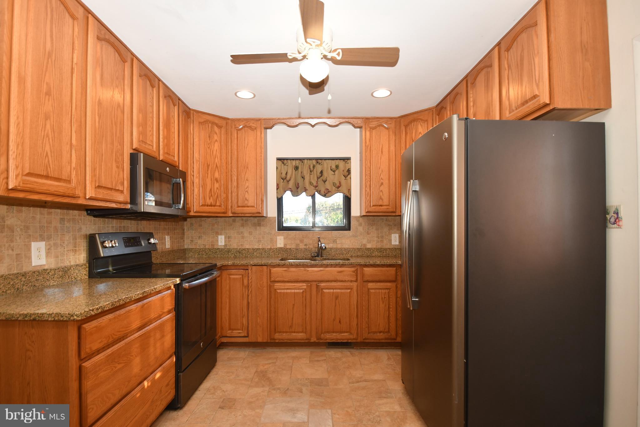 3101 Lynch Road Baltimore, MD 21219 - Photo 6 of 25 Wonderful Updated Kitchen