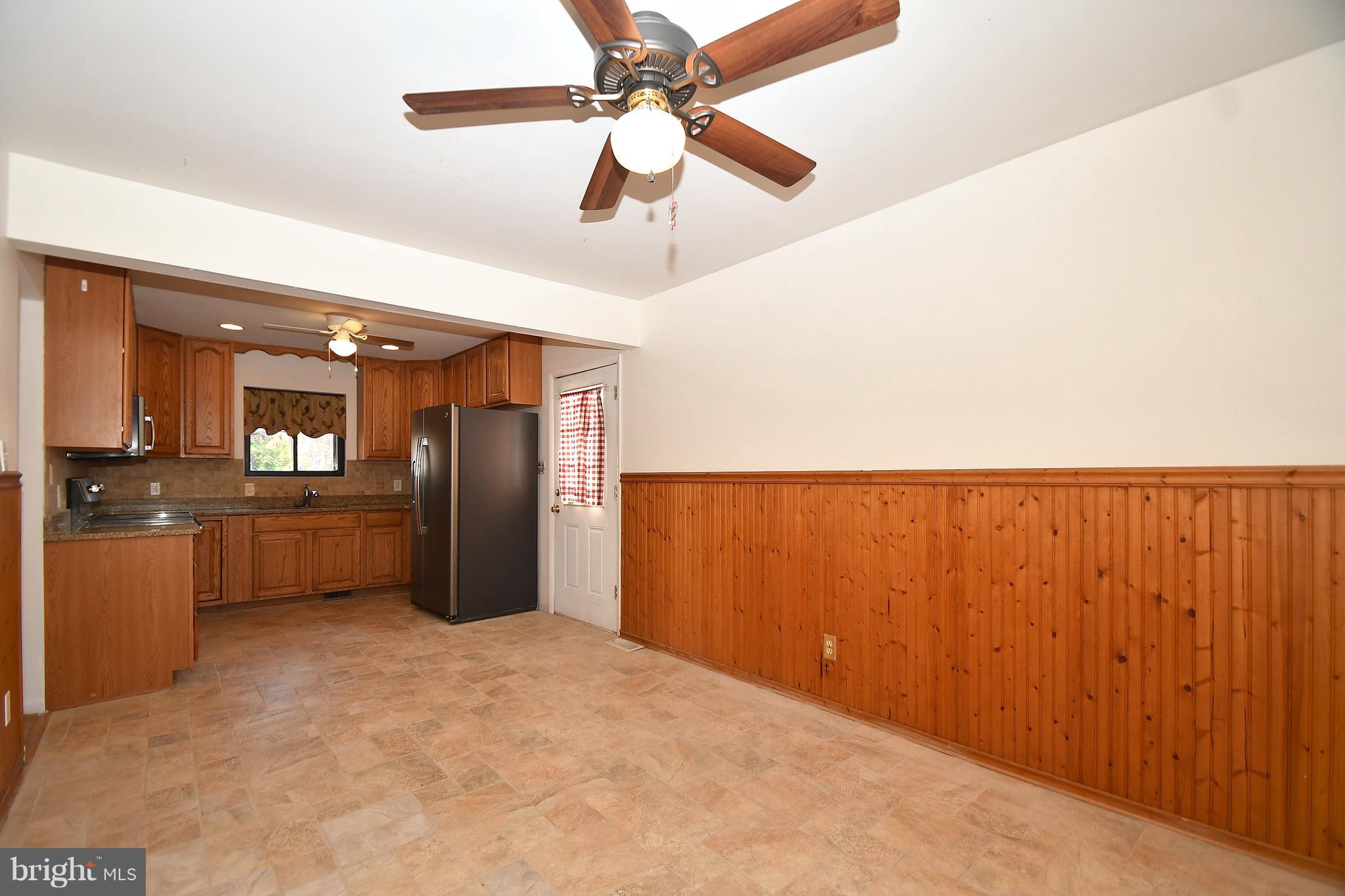3101 Lynch Road Baltimore, MD 21219 - Photo 8 of 25 Kitchen