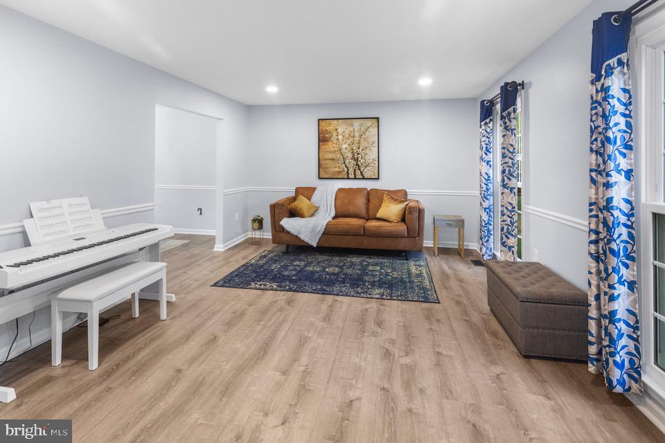 13338 Point Rider Lane Herndon, VA 20171 - Photo 14 of 36 a living room with furniture and a potted plant