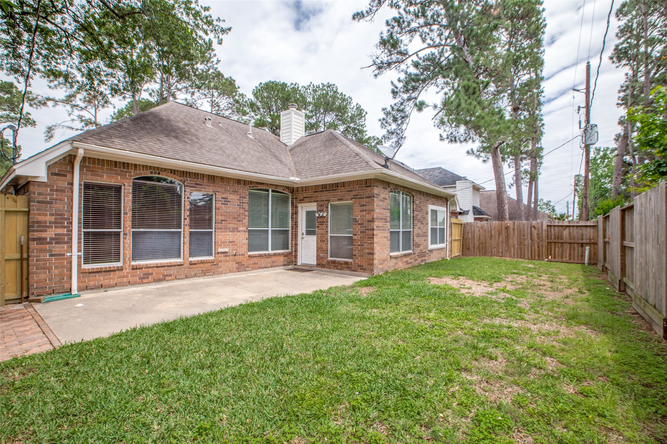 9331 Rodgers Road Houston, TX 77070 - Photo 25 of 25 front view of a house with a yard