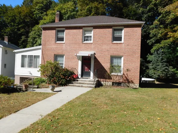 a view of a house with a yard