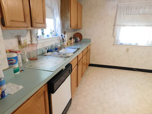 $390,000 | 60 E Street, Derby, CT 06418