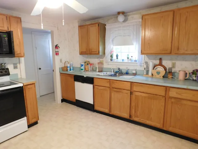 $390,000 | 60 E Street, Derby, CT 06418