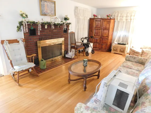 $390,000 | 60 E Street, Derby, CT 06418