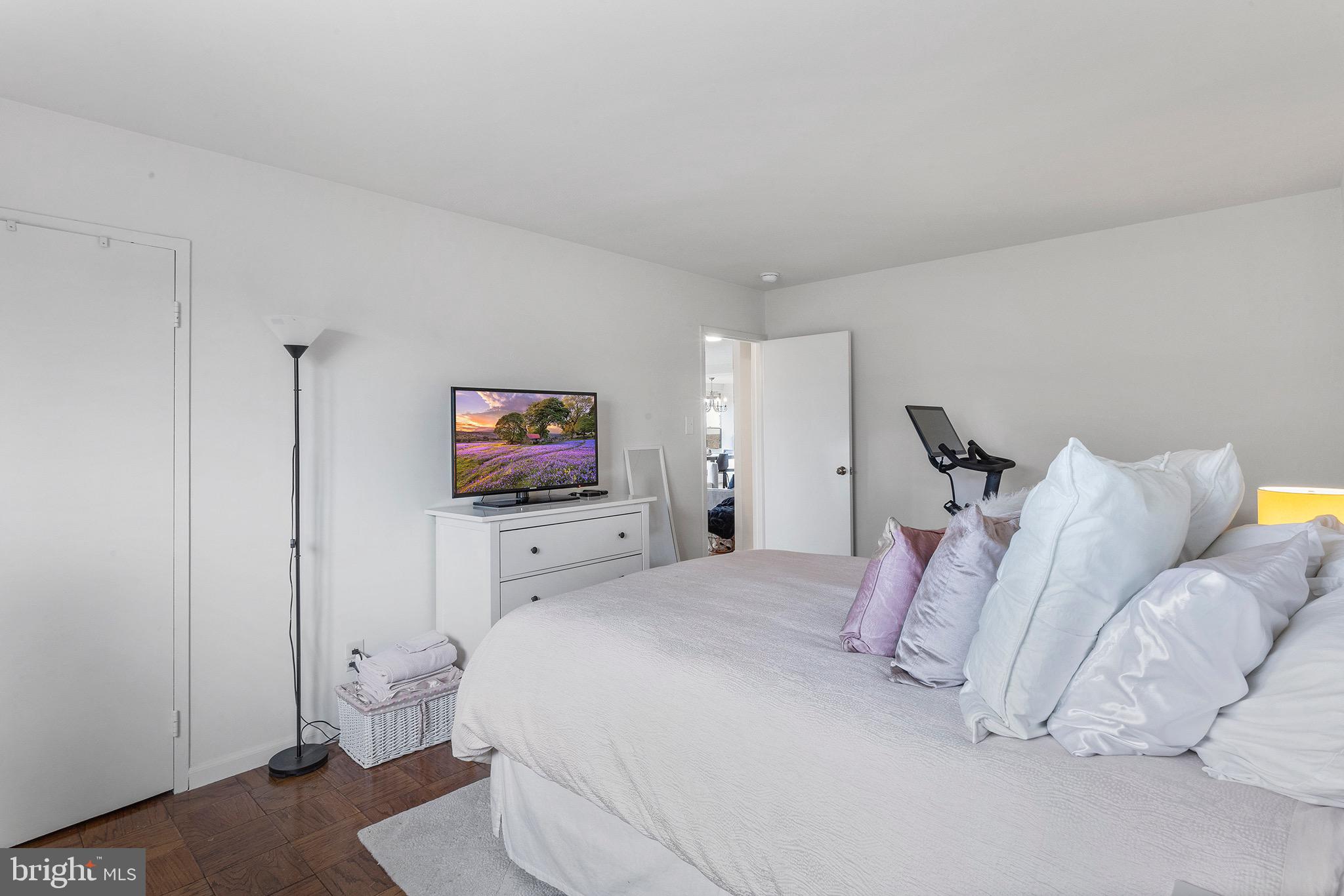 1806 Rittenhouse Square, Unit 2103 Philadelphia, PA 19103 - Photo 21 of 30 Gallery Image 21