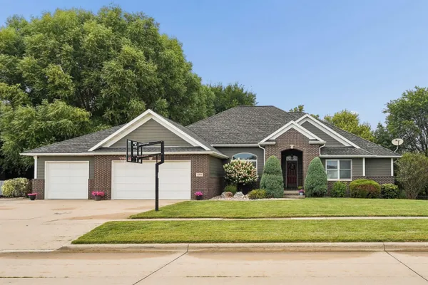 $578,000 | 1201 2nd Avenue Northeast, Waverly, IA 50677