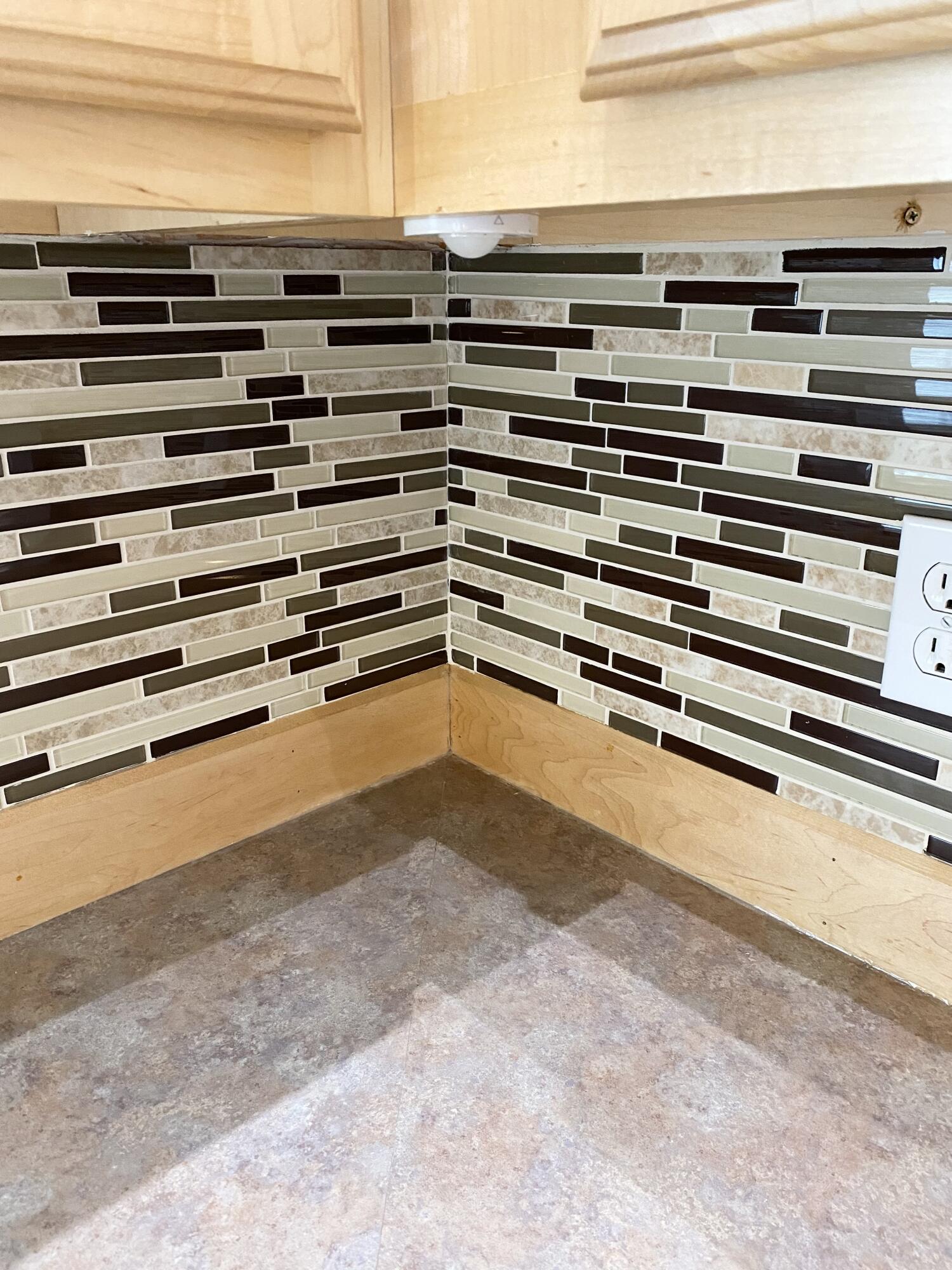 16496 Riley Drive La Pine, OR 97739 - Photo 8 of 23 New Tile Backsplash in the kitchen
