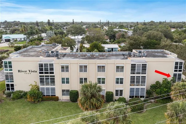 a view of lake view and ocean view