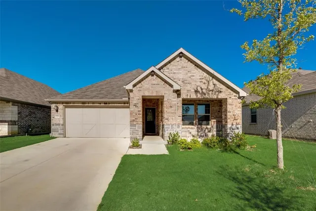 $350,000 | 3320 Chasemoor Drive, Denton, TX 76207